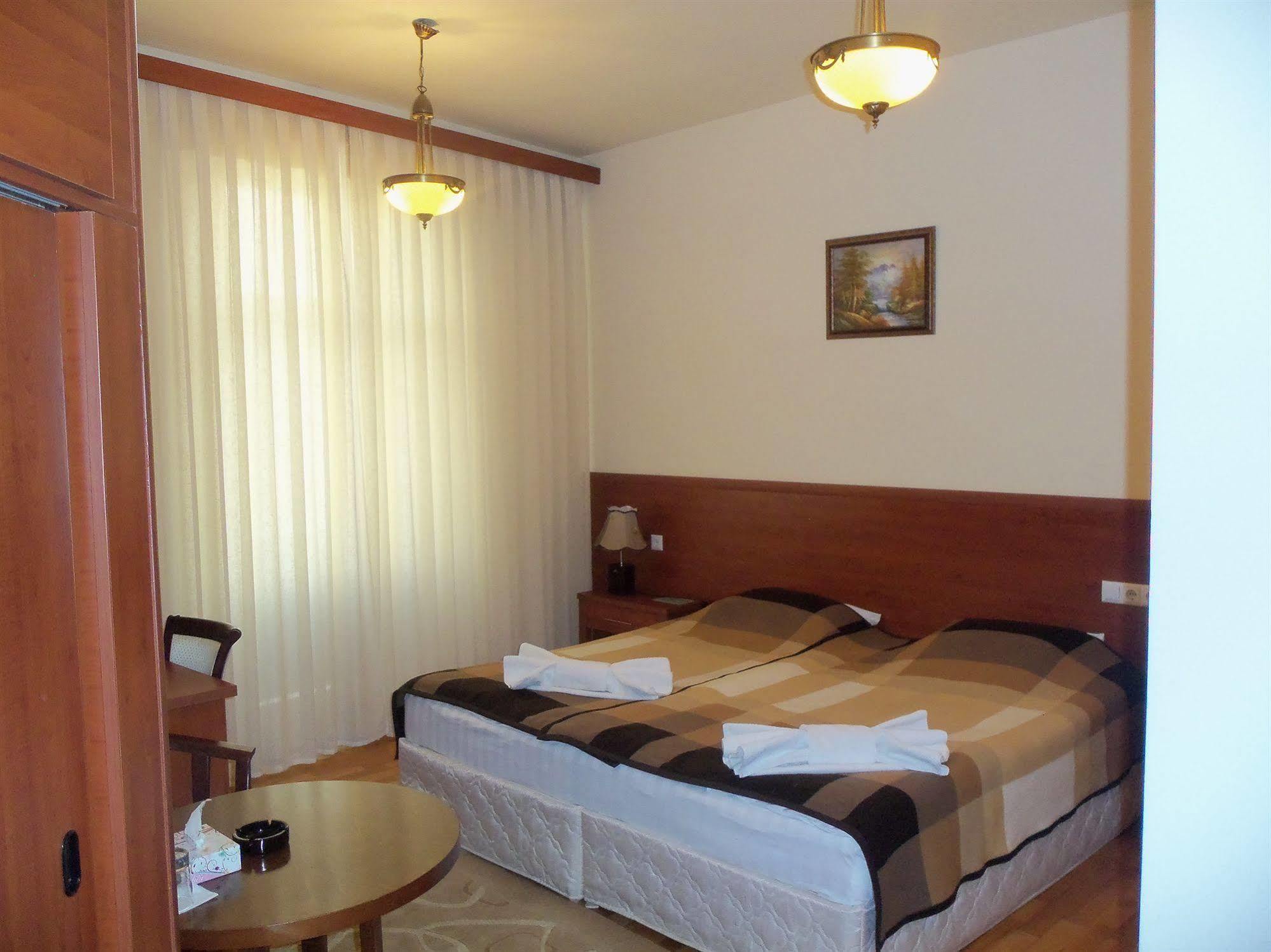 Arpa Hotell Yeghegnadzor Eksteriør bilde